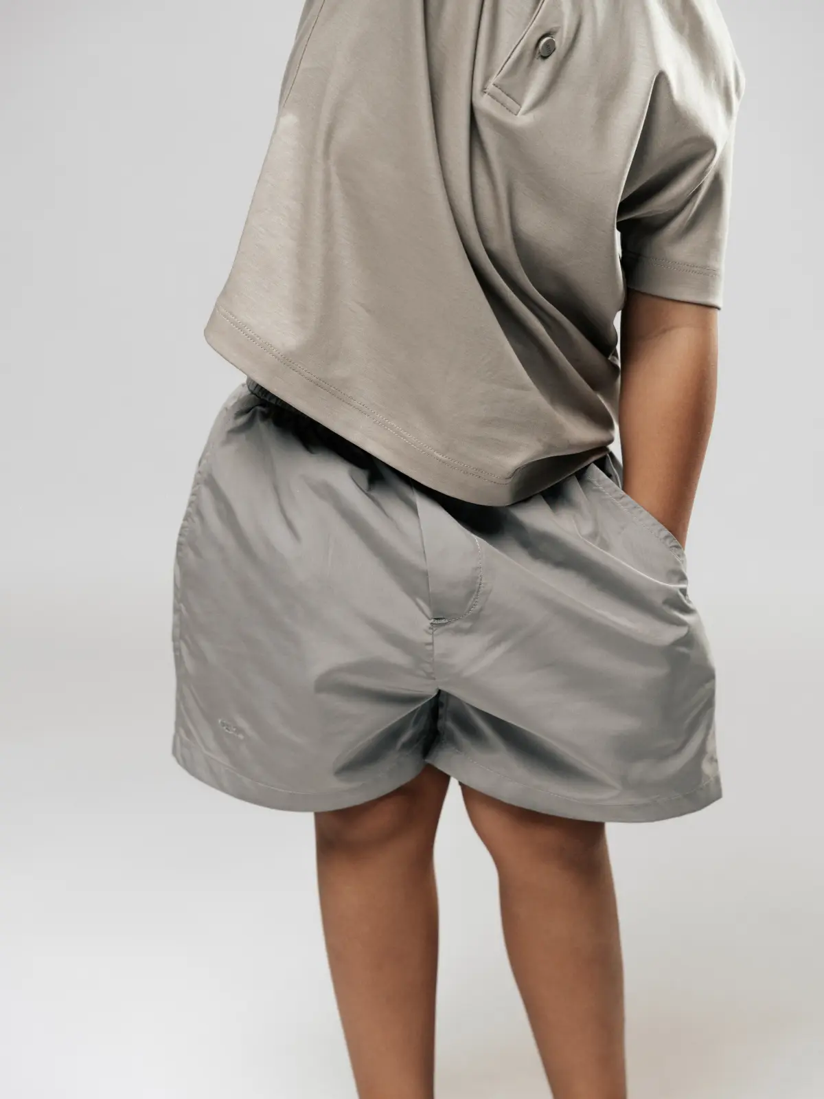 Gris Perle (light gray)