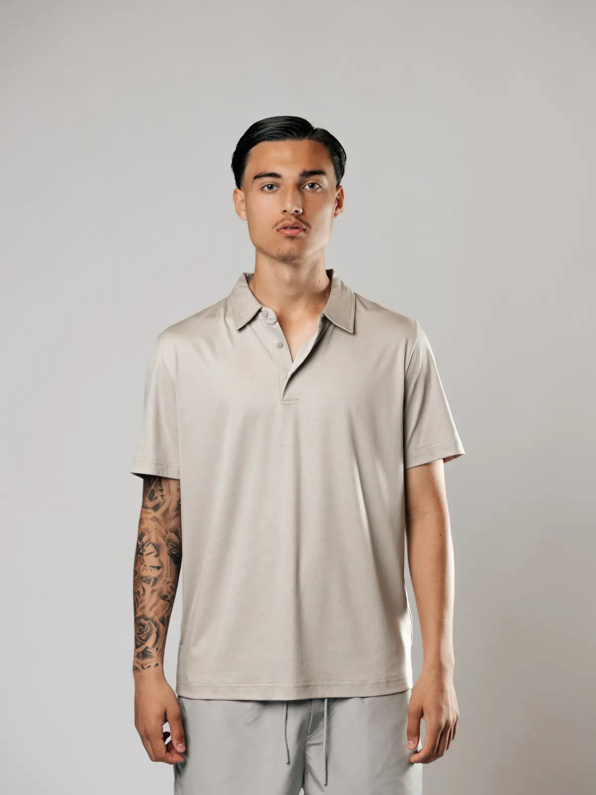 Gris Perle (light gray)